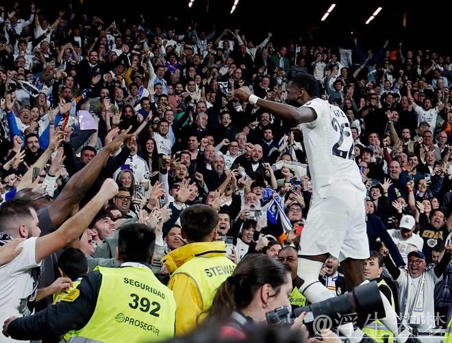 皇马英雄115分钟绝杀狂奔人群庆祝，经典一幕再现